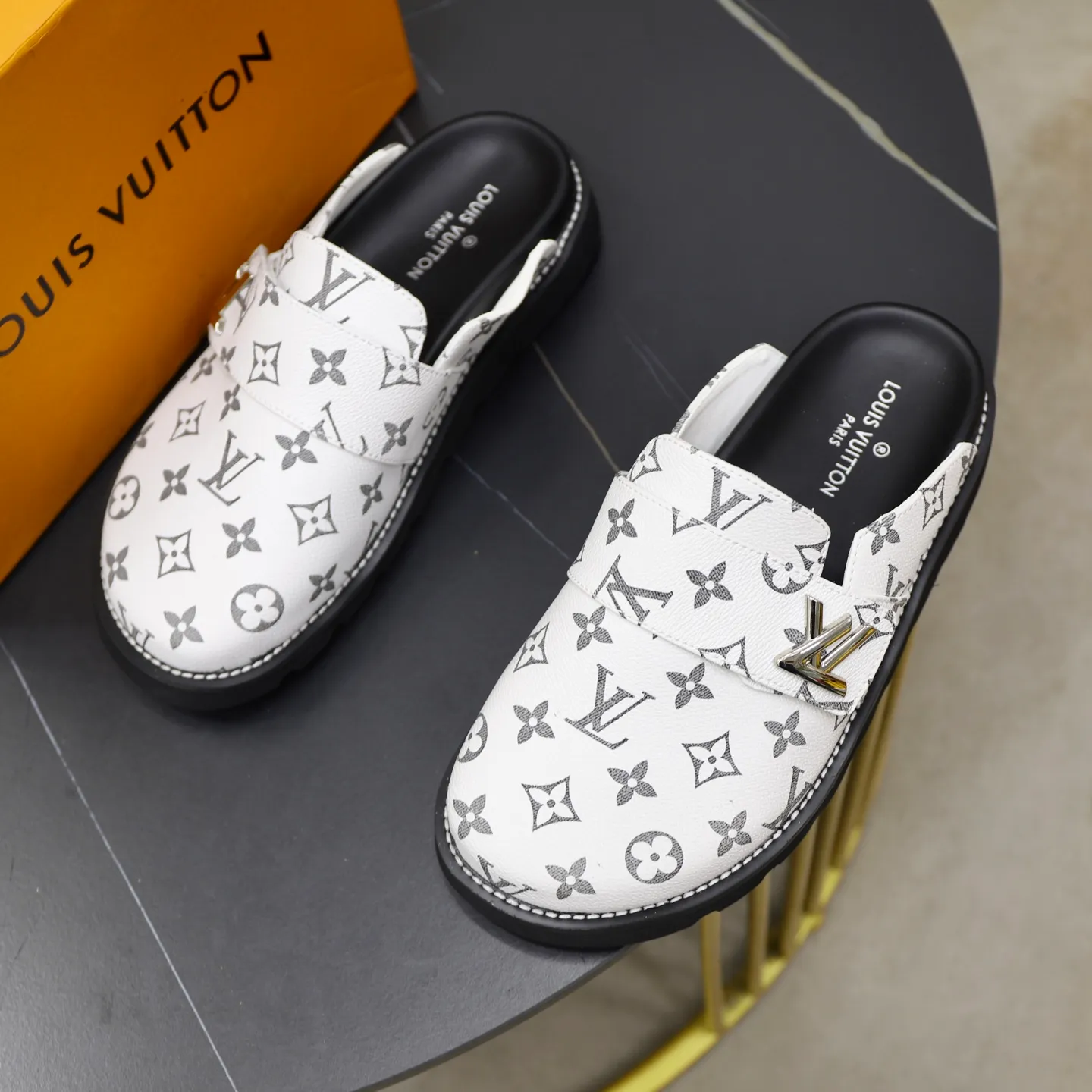 Ex-factory price 420💰 Lv. Popular men's slippers hot sale 🔥 🩴Official website one to one production 38-45 sizes 45 46 🉑️Customized!